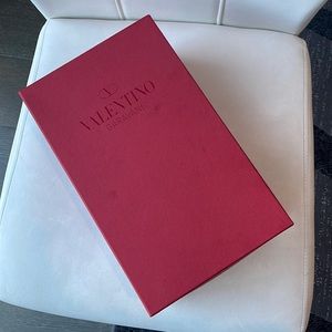 Brand New Rockstud Flat Calfskin Sandal with Straps